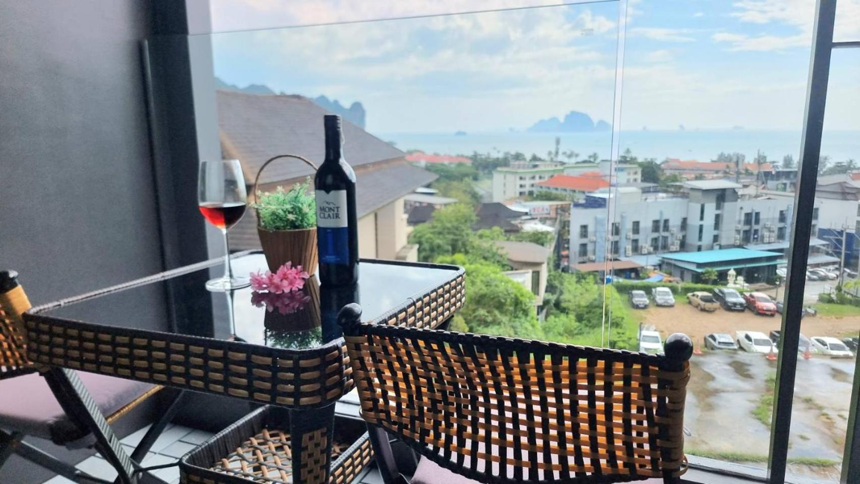 B301 Seaview Three Beds, Two Baths At