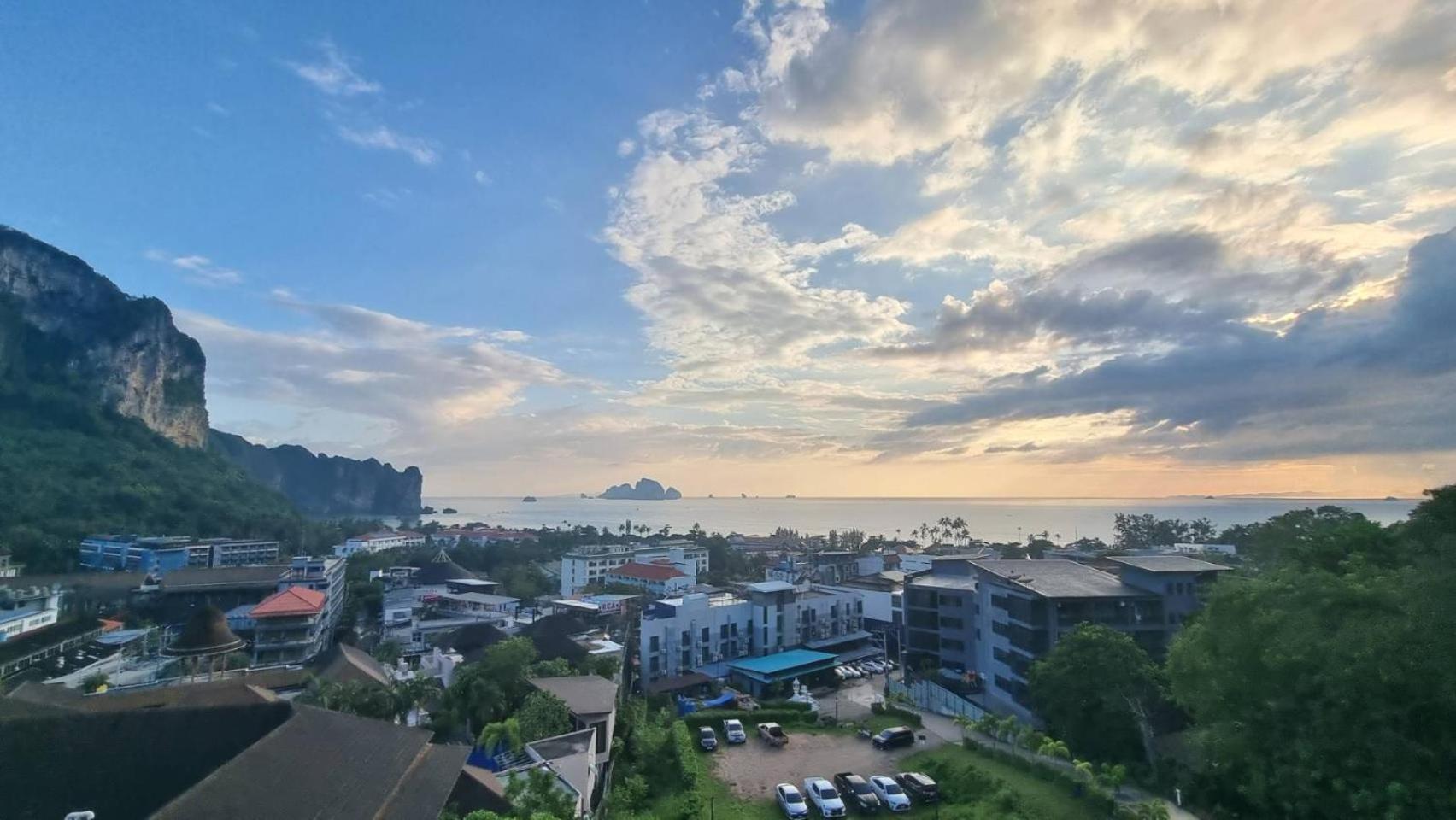 B301 Seaview Three Beds, Two Baths At